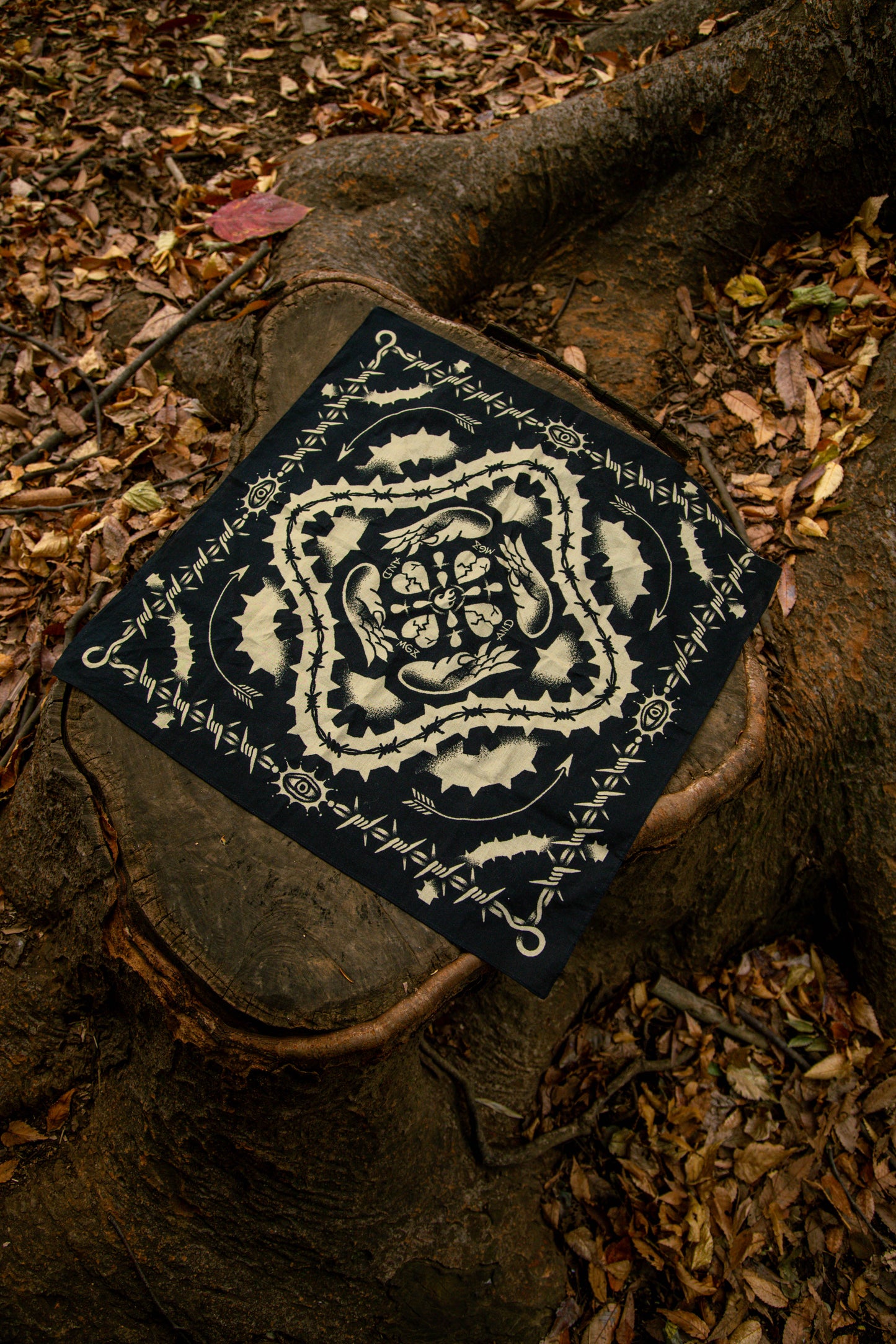 THORNS BANDANA-棘-【黒×アイボリー】