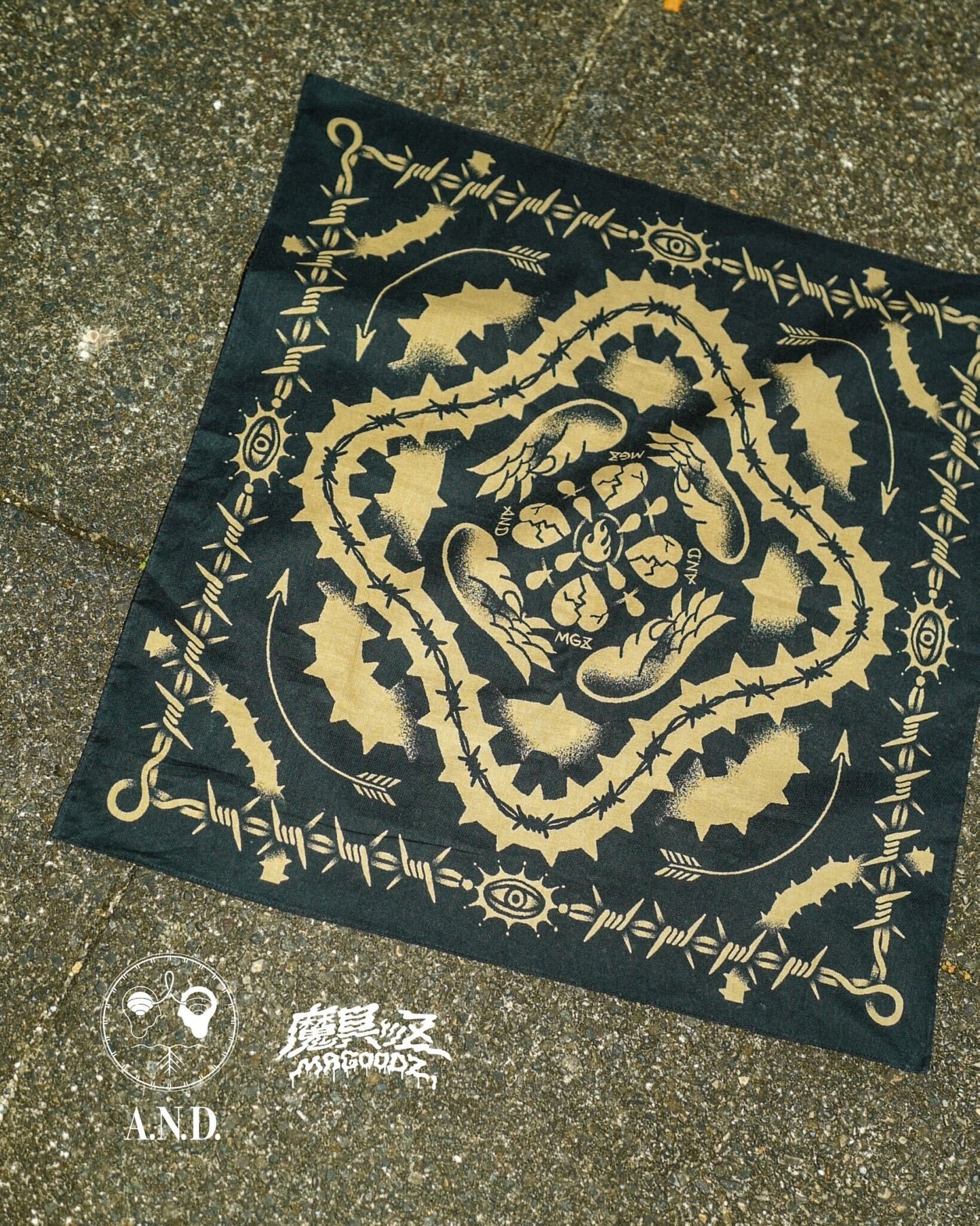 THORNS BANDANA-棘-【黒×アイボリー】